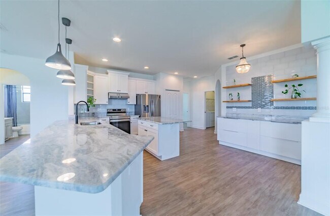 Building Photo - 570 Sanctuary Blvd