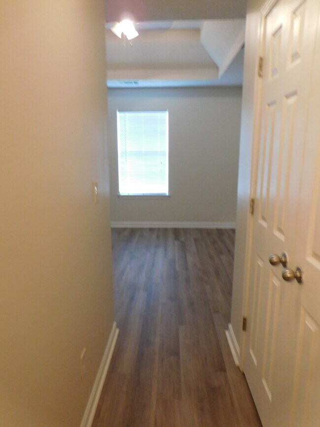 Building Photo - 330 Barshay Dr