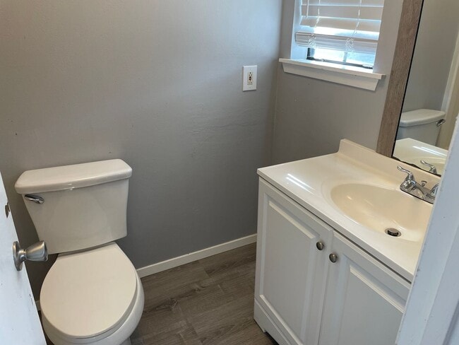 Building Photo - SUBLEASE AVAILABLE FOR IMMEDIATE MOVE IN - 2 Bedroom 2 Bathroom Condo