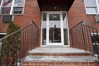 Building Photo - 40 Montvale Ave