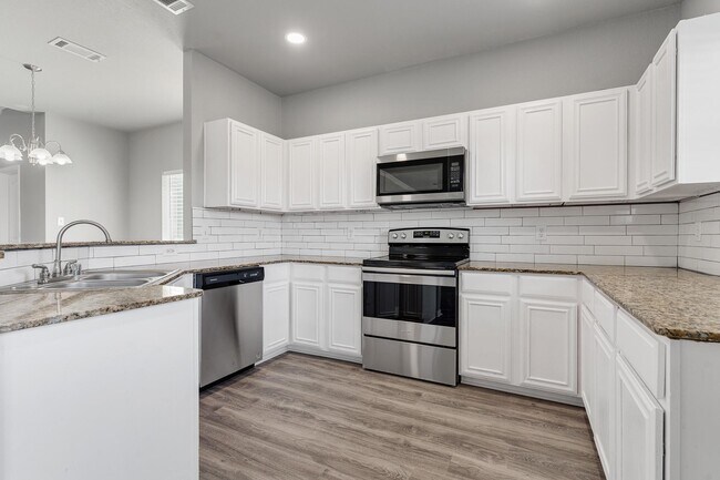 Building Photo - 2336 Homewood Ln