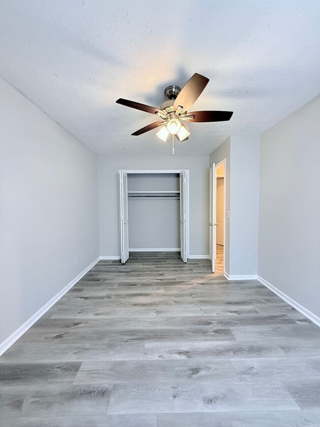 Building Photo - Downtown Sugar Hill Townhome - 2 bed/1.5 bath end unit