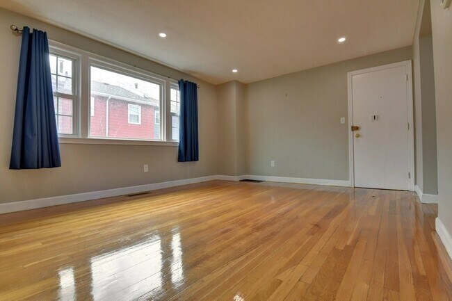 Building Photo - 30 Trull St