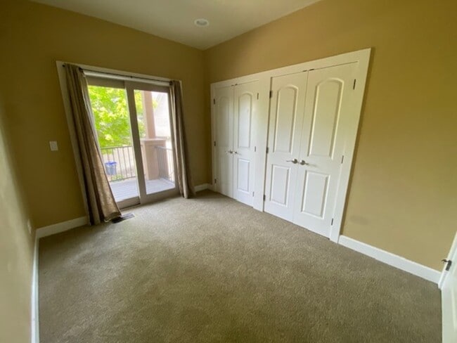 Building Photo - 528 W Nevada St