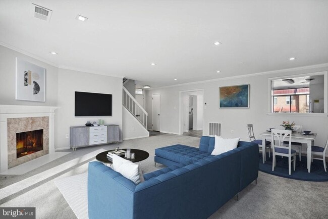 Building Photo - 642 15th St S