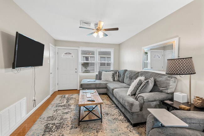 Building Photo - 6620-22 Wise Ave