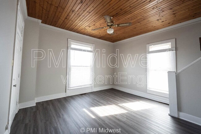 Building Photo - 632 S State St