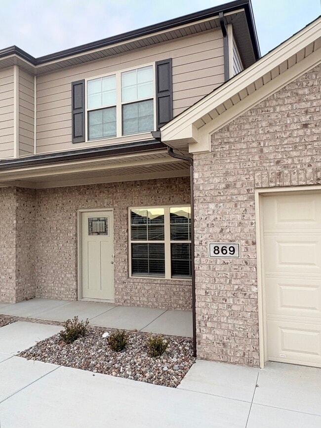 Building Photo - 869 Rodeo Ln