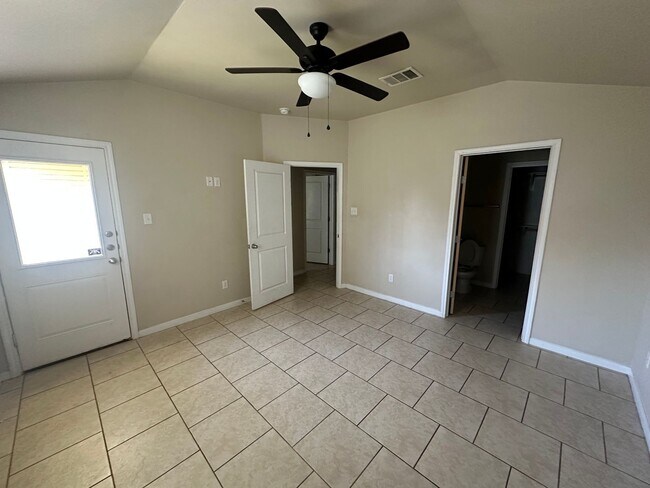 Building Photo - 4304 Ivory Ln