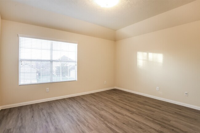 Building Photo - 5310 Rio Ramos St