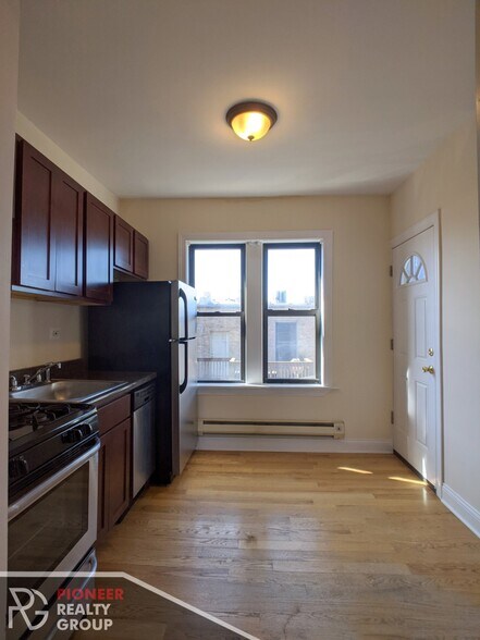 Building Photo - 2842 N Orchard St