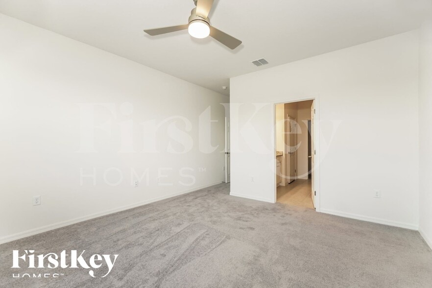 Building Photo - 1606 Isleta Lp