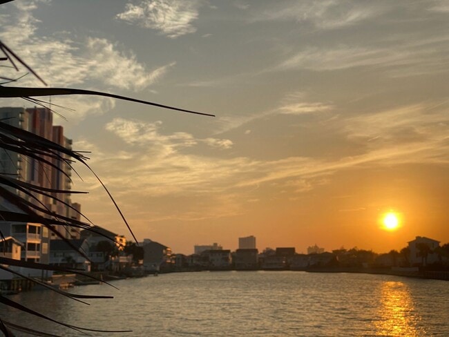 Building Photo - If you choose Autumn Chase we will both be LUCKY!!