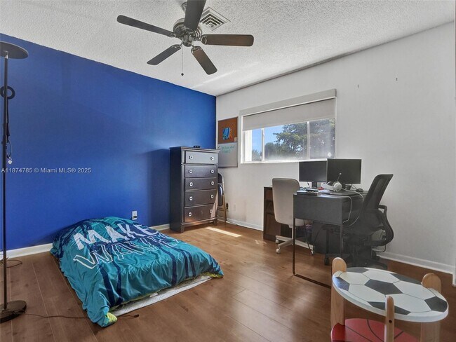 Building Photo - 8662 Bridle Path Ct