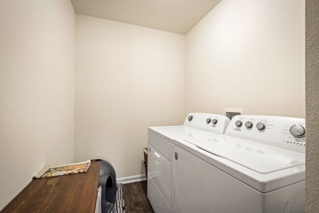 Building Photo - Beautifully Apportioned 2-Story Home in Fox Creek