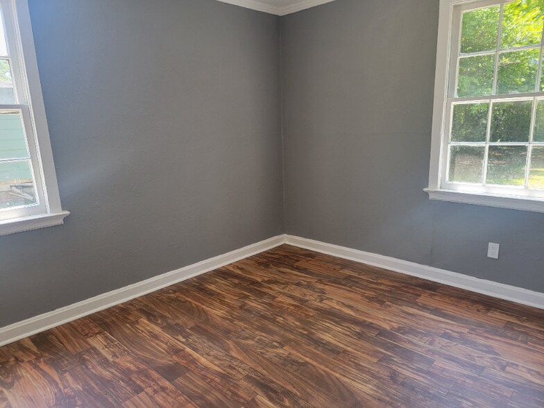 Building Photo - 2306 6th St