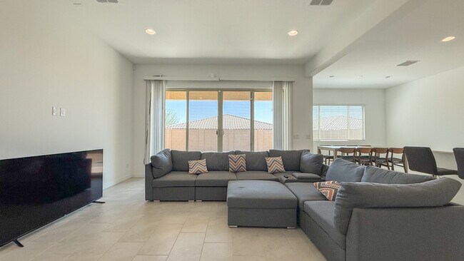 Building Photo - 2041 W Sierra Sunset Trail