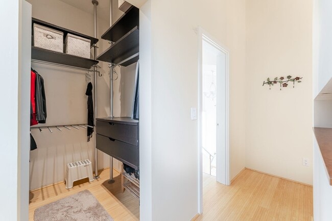 Building Photo - Amazing Custom Home