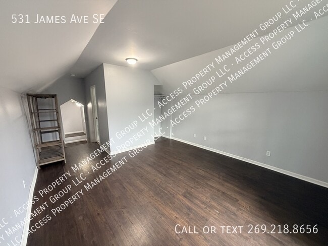 Building Photo - 531 James Ave SE