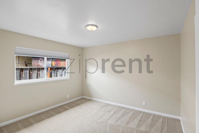 Building Photo - 1674 Noreen Dr