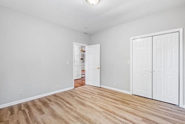 Building Photo - Large Brick Two Story Home, Hardwoods, Sep...