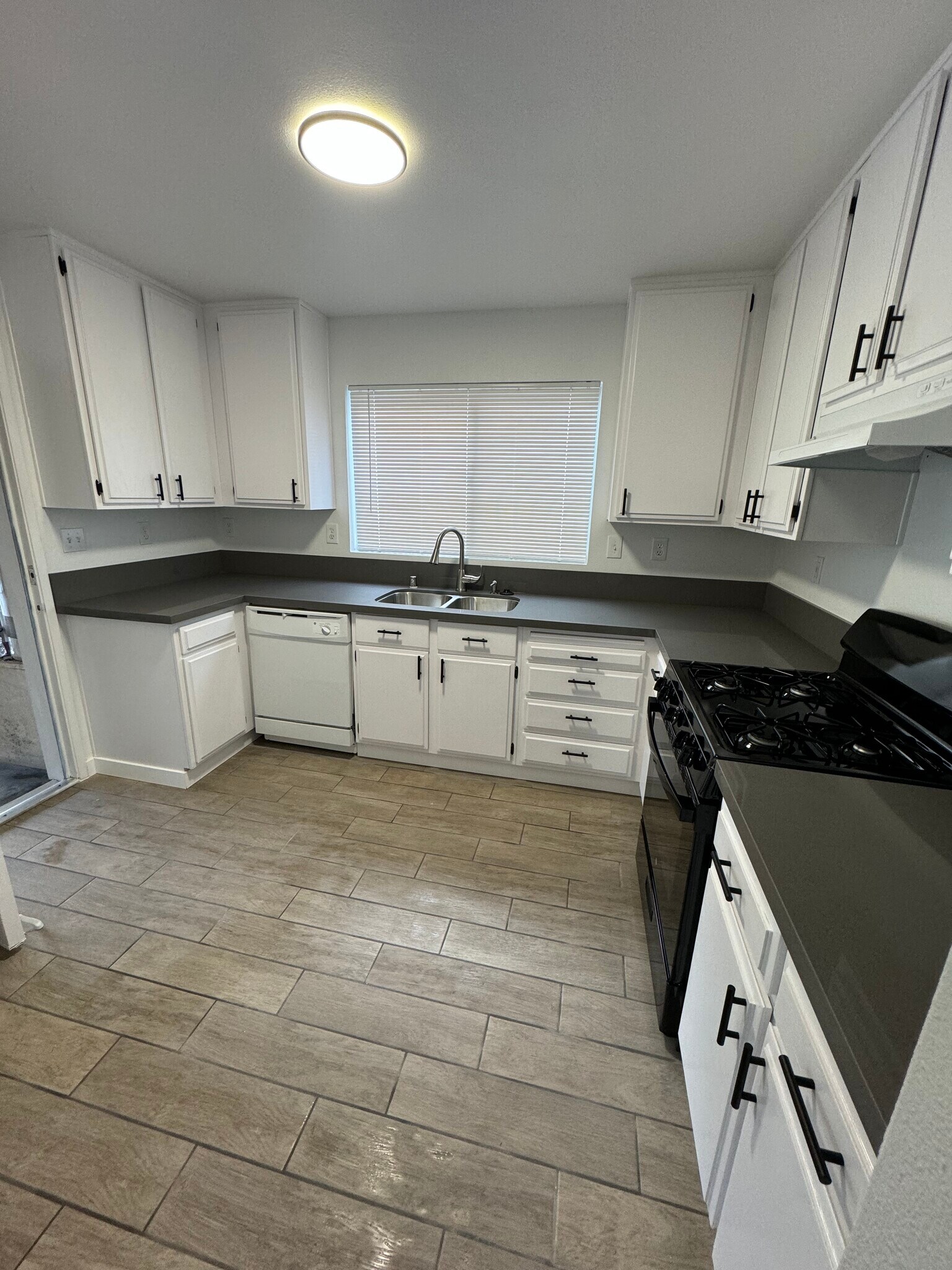 Building Photo - 366 Samsara Ct