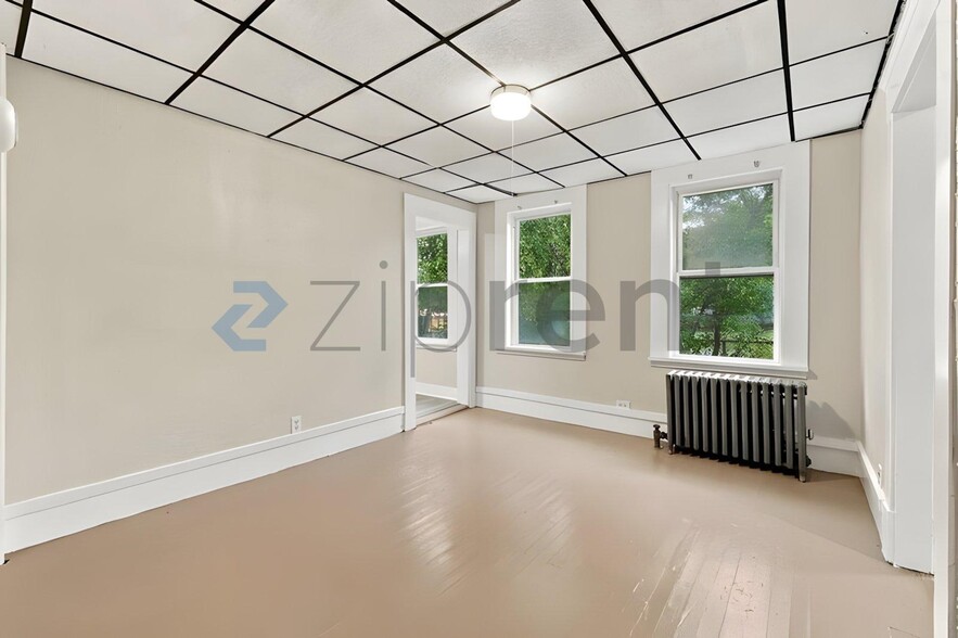 Building Photo - Unit
