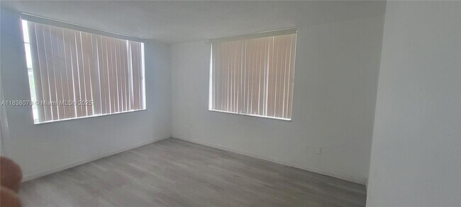 Building Photo - 498 NW 165th St
