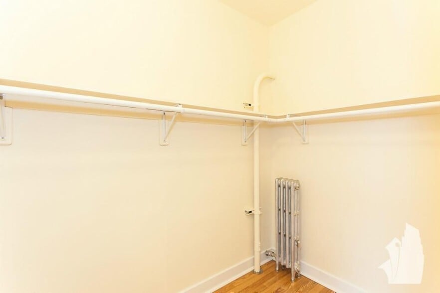 Building Photo - 2536 N Sawyer Ave