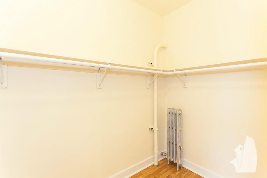 Building Photo - 2536 N Sawyer Ave