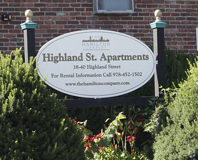 Building Photo - Highland Street Apartments