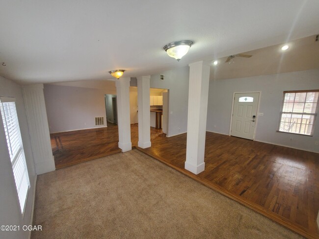 Building Photo - 519 Webb St