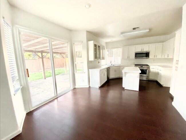 Building Photo - 67 Primrose Ct