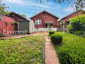 Building Photo - 3 Bed/2 Bath Home with Fenced Yard / Vouchers Accepted / Coming Soon!