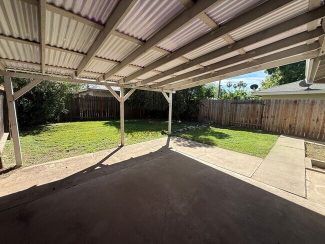 Building Photo - 4694001/85