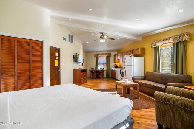 Building Photo - 5829 Buck Springs Rd