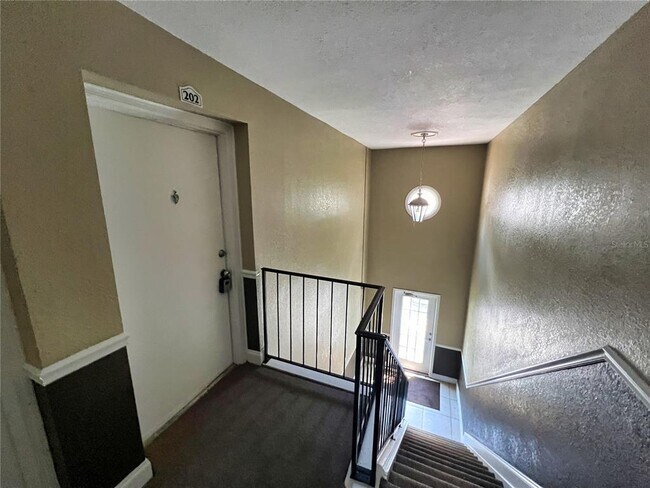 Building Photo - 13824 Orange Sunset Dr