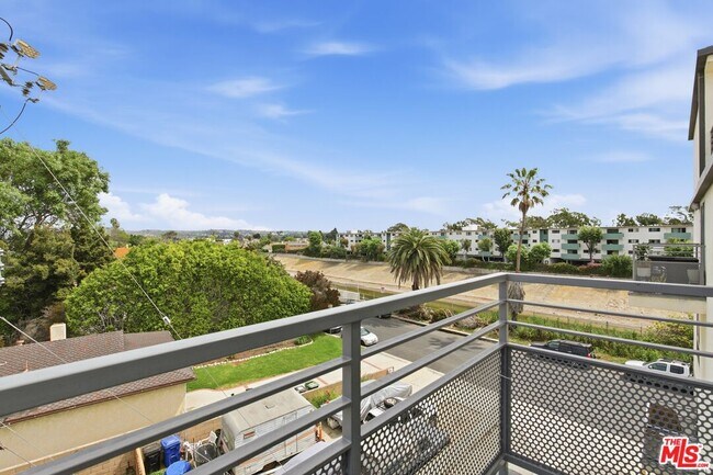 Building Photo - 4980 S Centinela Ave