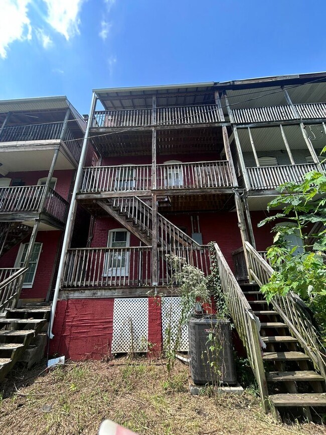 Building Photo - 316 N Prospect St
