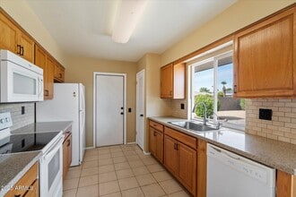 Building Photo - 10528 W Tumblewood Dr