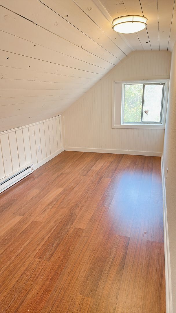 Building Photo - PRELEASING FOR LATE AUGUST: Classic 5bdrm/2 bath High St house with parking!