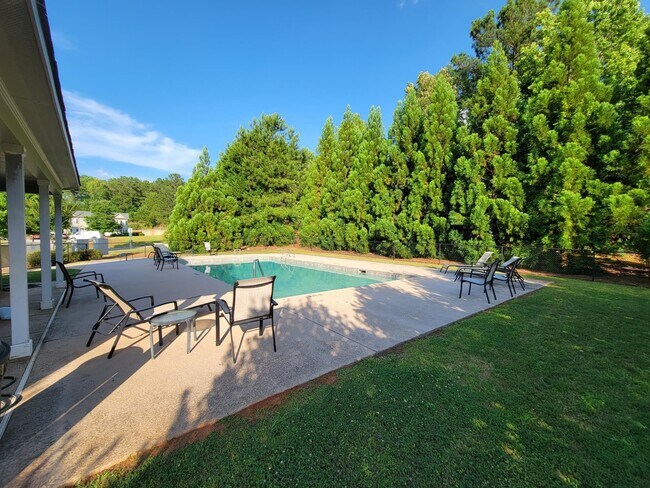 Building Photo - 114 Lakeview Estates Dr