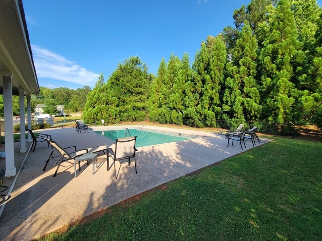 Building Photo - 72 Lakeview Estates Dr