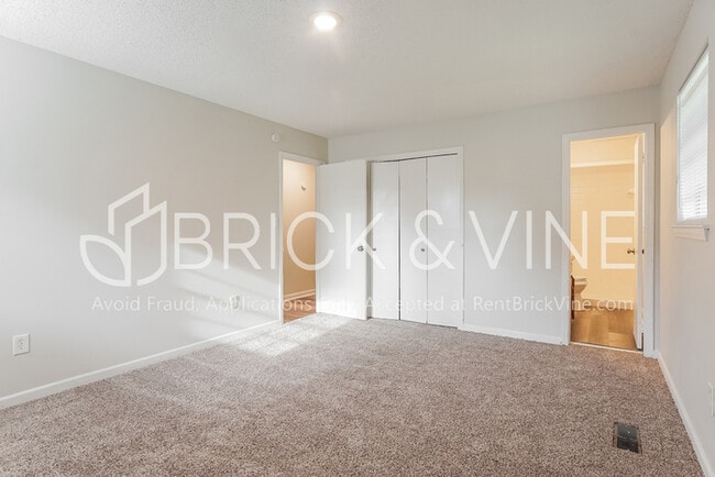 Building Photo - 2228 Cedarcrest Dr