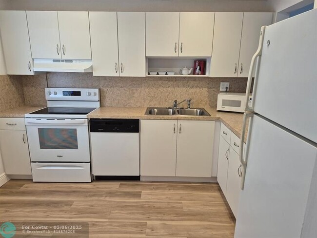 Building Photo - 5100 SW 90th Ave