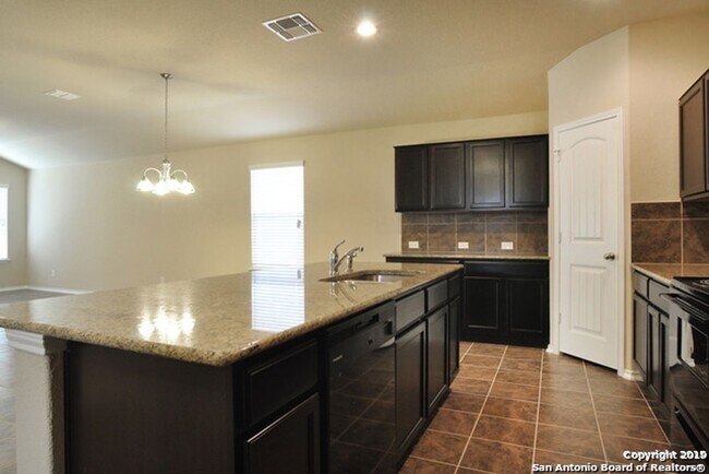 Building Photo - 4 Bedroom/2 Bath Amhurst Subdivision