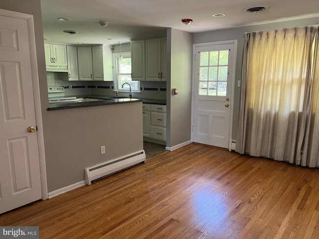 Building Photo - 319 Meetinghouse Ln