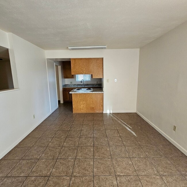 Building Photo - Updated Rental Available Now!