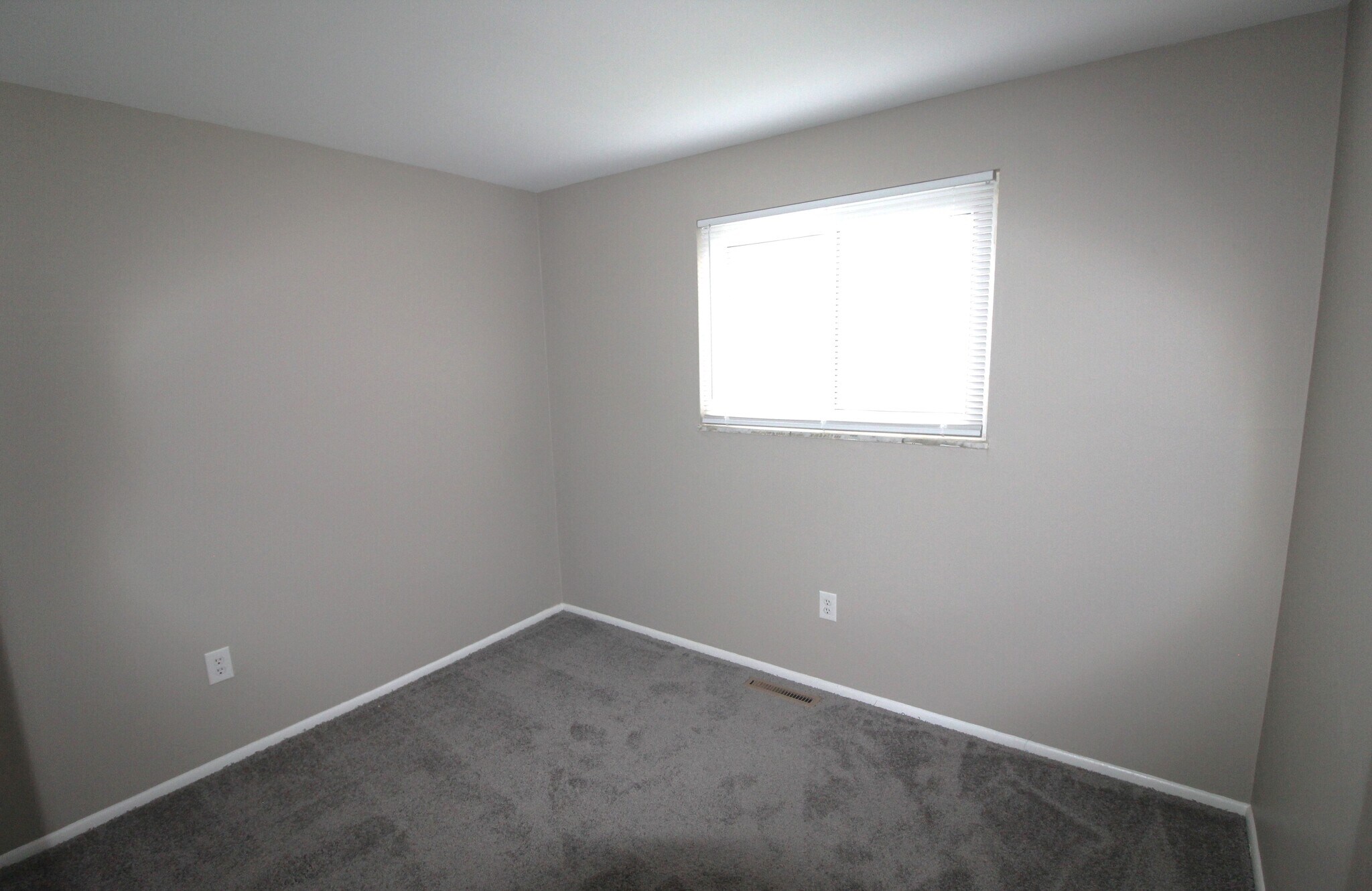 Building Photo - 5071 Albany Dr