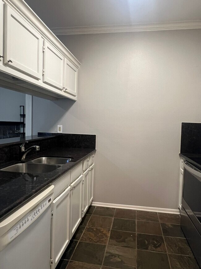 Building Photo - 736 Country Pl Dr